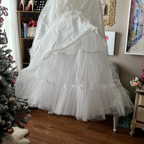 David's Bridal 2 tier dress slip size 6 - Picture 8 of 9